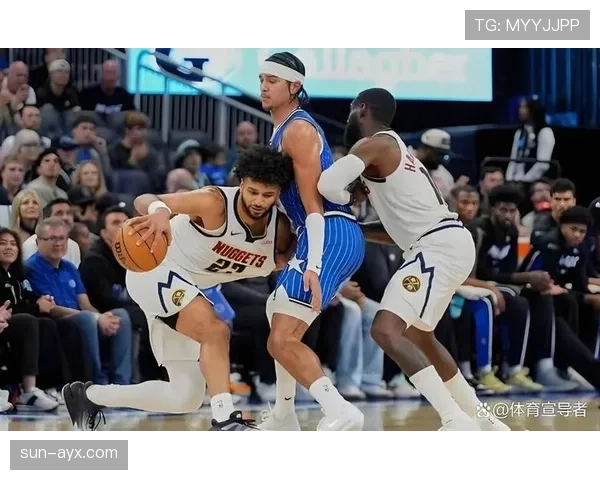 利弗斯掘金后卫关键时刻挺身而出，攻防两端发力助球队险胜