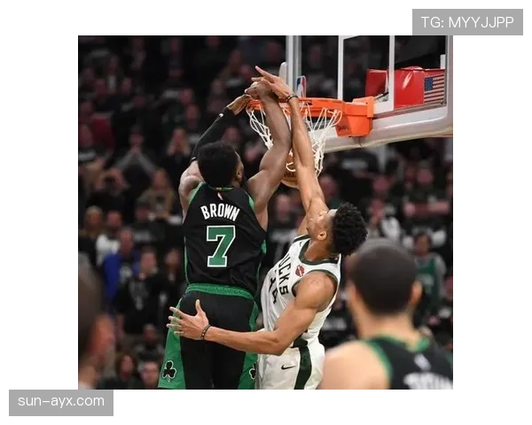 霍福德稳健表现受认可 老将中锋重返全明星舞台