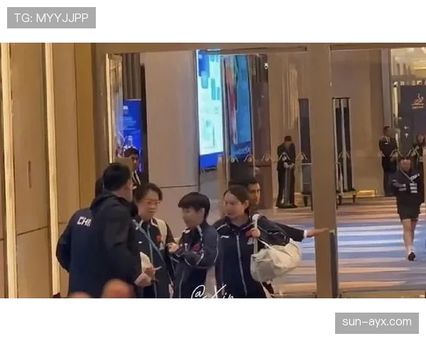 何卓佳训练完直接拎包去商场刷空卡，这消费节奏谁跟得上