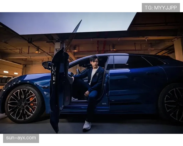 周冠宇开的车看着像豪宅，买单速度吓得服务员直冒汗！